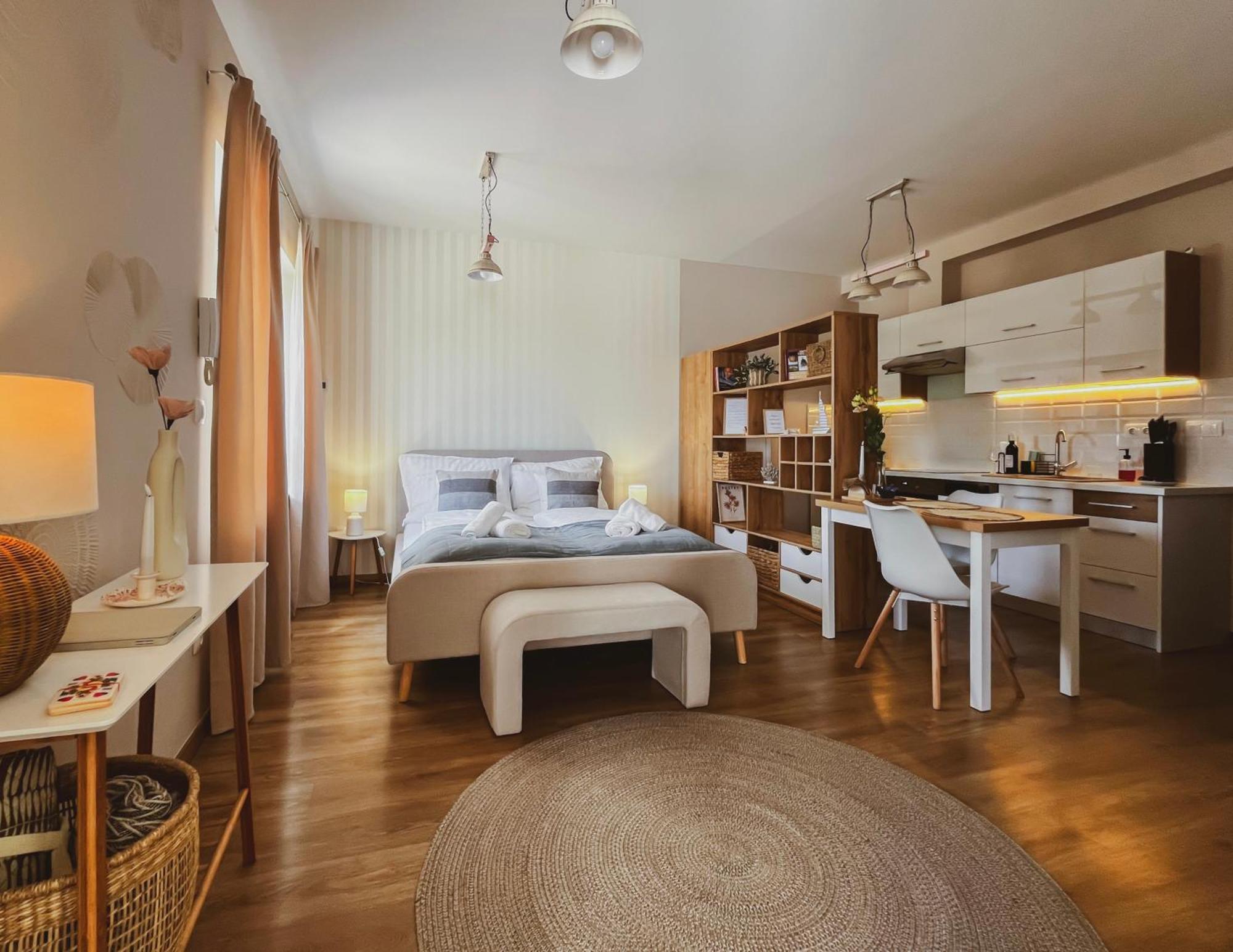 Napsugar Apartman Keszthely Esterno foto